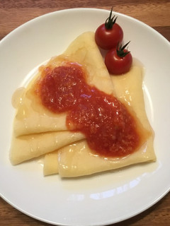 クレープのトマト甘糀ソース掛け-レシピのメイン写真
