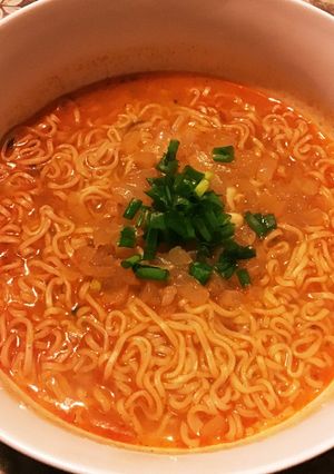簡単激辛玉ねぎ即席ラーメン-レシピのメイン写真