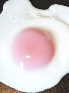 半熟♪ピンクの目玉焼き-レシピのメイン写真