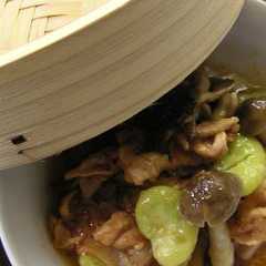 รูปของ 豚肉とソラ豆の蒸し物　梅風味