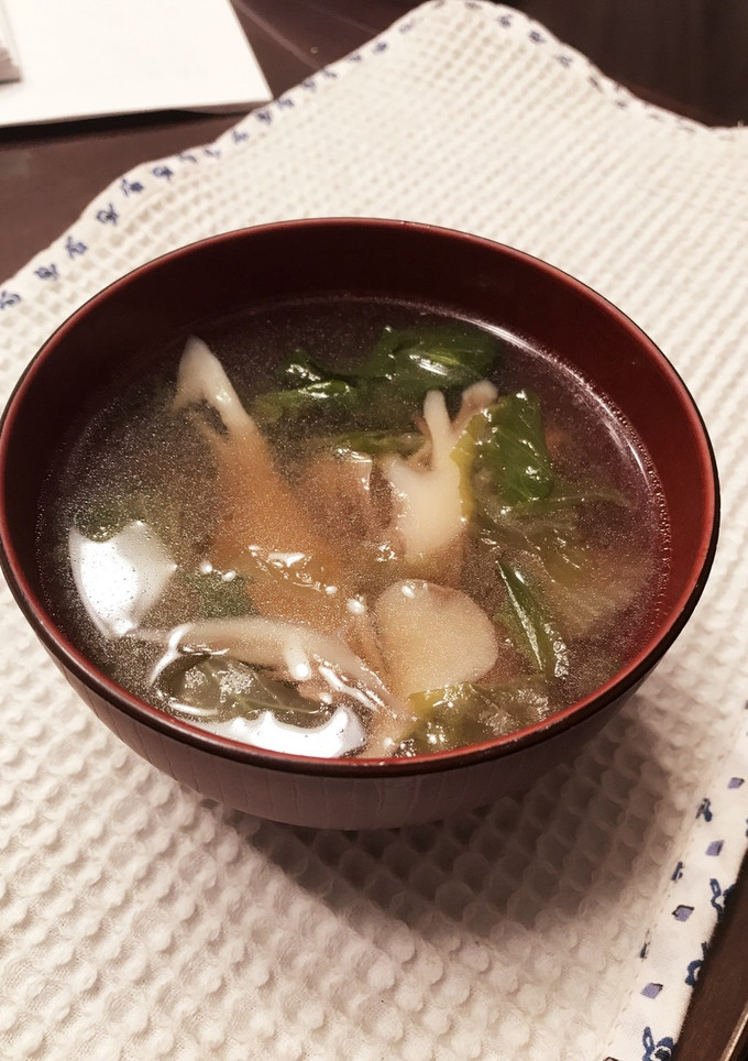 包丁いらず！舞茸とレタスのお味噌汁-レシピのメイン写真