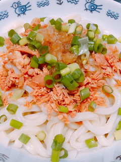 夏にさっぱり♪鮭とポン酢のぶっかけうどん-レシピのメイン写真