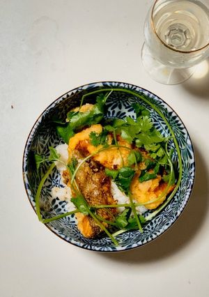 簡単!タラの中華風揚げ物と香菜の丼♪-レシピのメイン写真