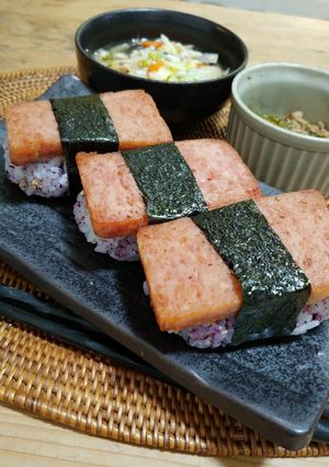 ゆかり味のピリ辛スパムおにぎり♪-レシピのメイン写真