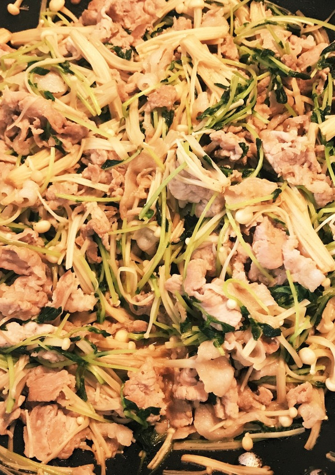 巻かないよ！豆苗とエノキの豚肉炒め！-レシピのメイン写真