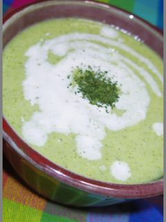 ブロッコリーを丸ごと食べる冷たいスープ-レシピのメイン写真