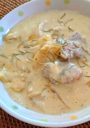 鶏もも肉とキノコのミルク煮込み-レシピのメイン写真