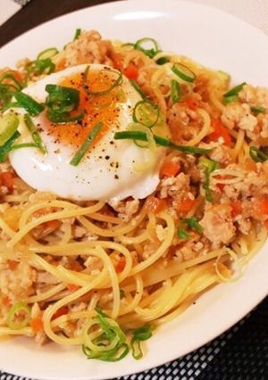 温玉乗せ！鶏そぼろの和風ボロネーゼ-レシピのメイン写真