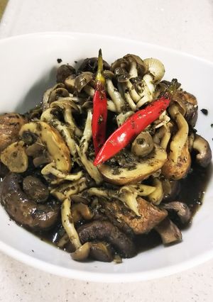 ワインに合う！キノコのハーブ炒め-レシピのメイン写真