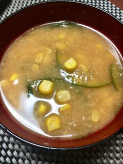 とうもろこしとズッキーニの味噌汁-レシピのメイン写真