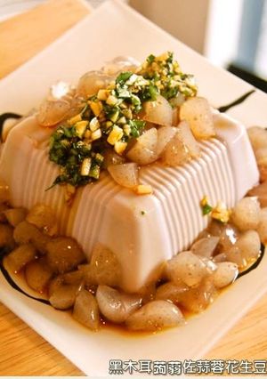 黑木耳蒟蒻佐蒜蓉花生豆腐．柯媽媽植物燕窩-レシピのメイン写真