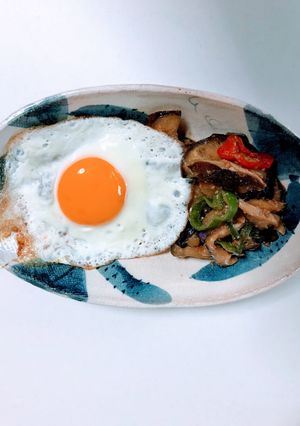 味噌炒めに目玉焼き-レシピのメイン写真