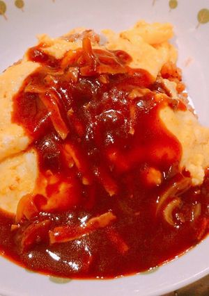余った手羽元の炊き込みご飯で、オムライス-レシピのメイン写真
