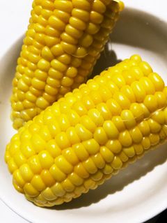 電子レンジで簡単!トウモロコシの茹で方-レシピのメイン写真