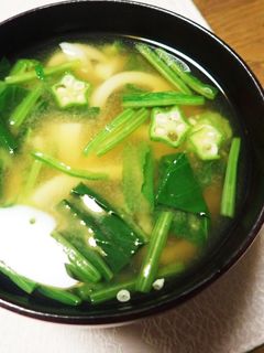 ほうれん草とオクラ、うどんの味噌汁-レシピのメイン写真
