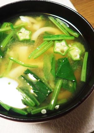 ほうれん草とオクラ、うどんの味噌汁-レシピのメイン写真