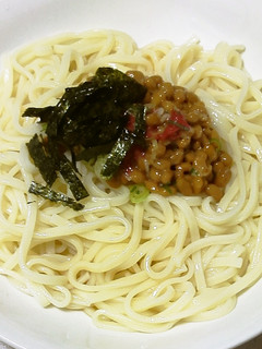 夏の新定番!サッパリ梅納豆ざるうどん-レシピのメイン写真