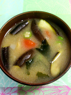 茄子とオクラとプチトマトの夏野菜お味噌汁-レシピのメイン写真