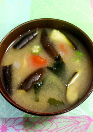 茄子とオクラとプチトマトの夏野菜お味噌汁-レシピのメイン写真