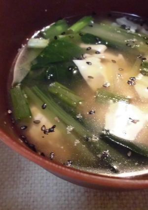 豆腐と小松菜とねぎのごま味噌汁-レシピのメイン写真