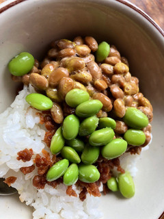 朝納豆。鶏そぼろと枝豆と一緒に-レシピのメイン写真