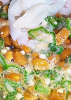冷やしうどんonオクラ納豆-レシピのメイン写真