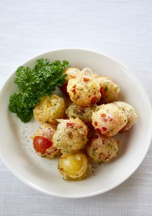 熱々が美味しい！【ミニトマトのバジル天】-レシピのメイン写真