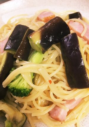 今が旬のナスとベーコンの手抜きパスタ-レシピのメイン写真