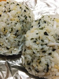 簡単おにぎり♡わかめとしらすのおにぎり♡-レシピのメイン写真