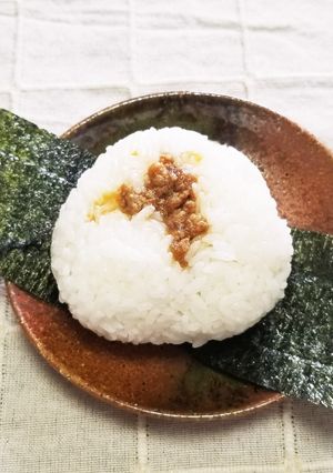 ☆ピリ辛肉味噌で♪おむすび☆-レシピのメイン写真
