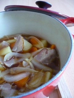 ル・クルーゼで作るベーコンの肉じゃが-レシピのメイン写真