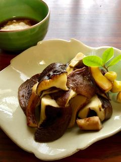 椎茸のバター焼き~とろろ芋入りポン酢で-レシピのメイン写真