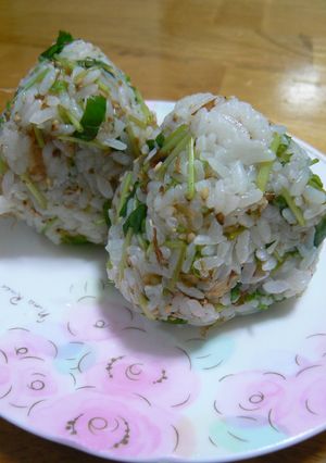 三つ葉とかつおぶしのおにぎり-レシピのメイン写真