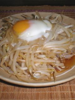 もやし炒めの温泉玉子ソース-レシピのメイン写真