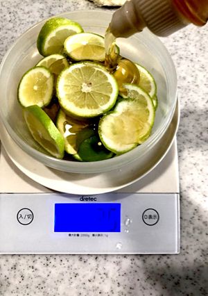窓辺で育てた自家製レモンの蜂蜜漬け-レシピのメイン写真