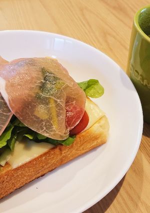 朝食♪サラダのっけたチーズトースト-レシピのメイン写真