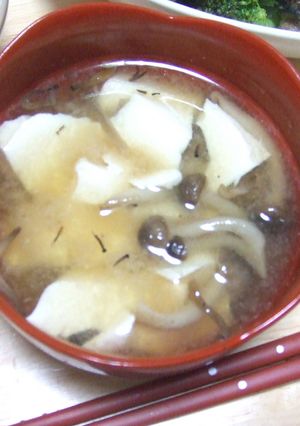絶品！焼きｼﾒｼﾞと絹豆腐の味噌汁-レシピのメイン写真