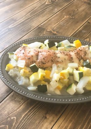 夏野菜とサーモンのペッパーチーズ蒸し-レシピのメイン写真