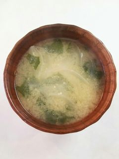 ワカメと玉葱のお味噌汁 だしの素-レシピのメイン写真