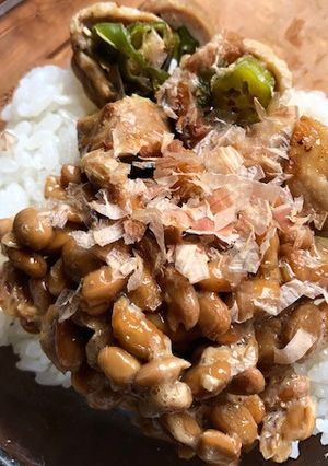 納豆とオクラ肉巻きの丼-レシピのメイン写真