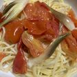 冷たいミニトマトベースのスパゲッティー
