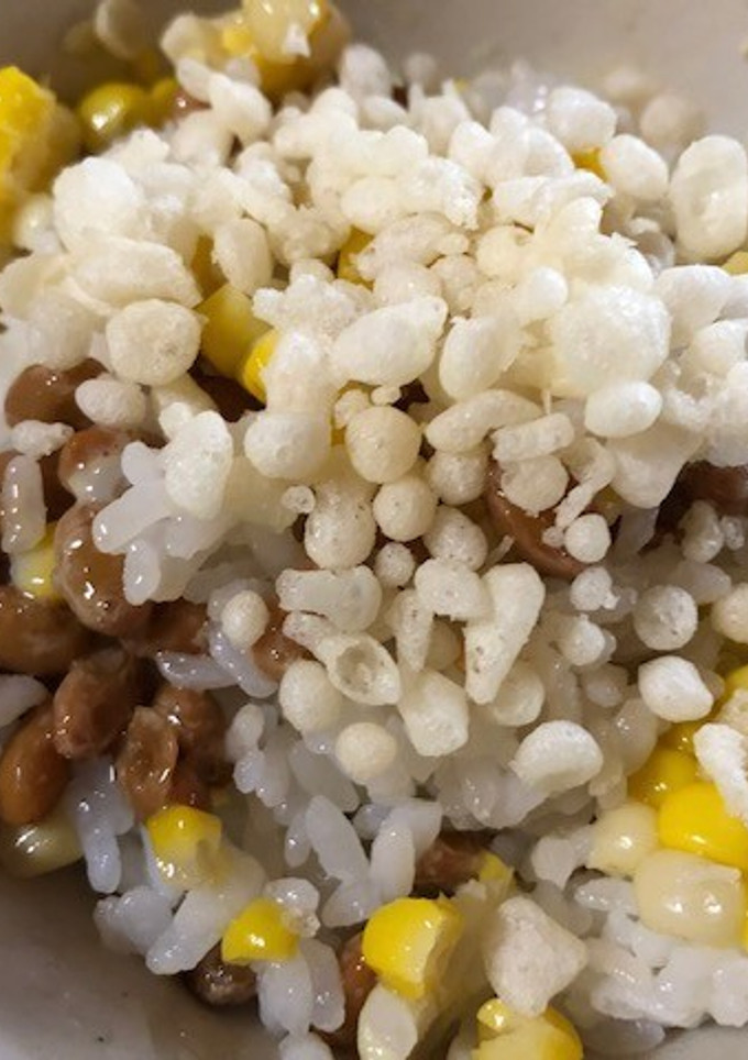 納豆とトウモロコシのご飯（揚げ玉のせ）-レシピのメイン写真