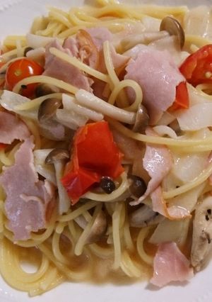 トマトとキノコとハムのマヨだしの素パスタ-レシピのメイン写真