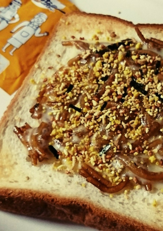 残りの焼きそばとチーズ乗せトースト☆-レシピのメイン写真