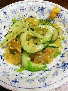辛子を添えて☆味付くらげの中華風サラダ。-レシピのメイン写真
