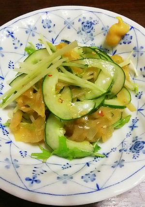 辛子を添えて☆味付くらげの中華風サラダ。-レシピのメイン写真