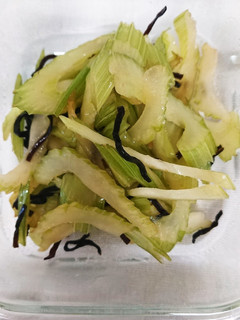 セロリの塩昆布炒め-レシピのメイン写真