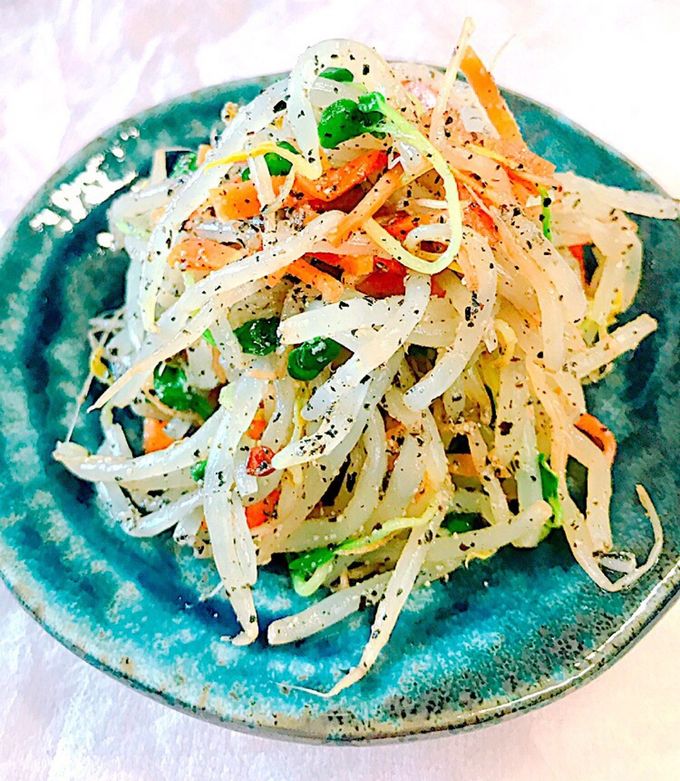 超簡単！もやしと人参の黒胡麻和え by かっちゃん杉 【クックパッド