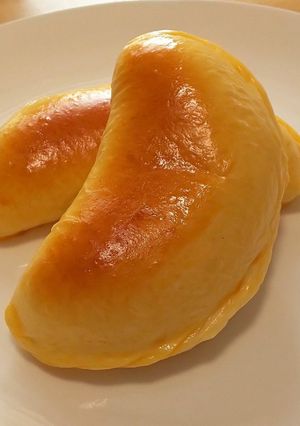 ふわふわとろーり 三日月クリームパン-レシピのメイン写真