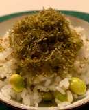 ふりかけこんぶ乗せ枝豆ごはん